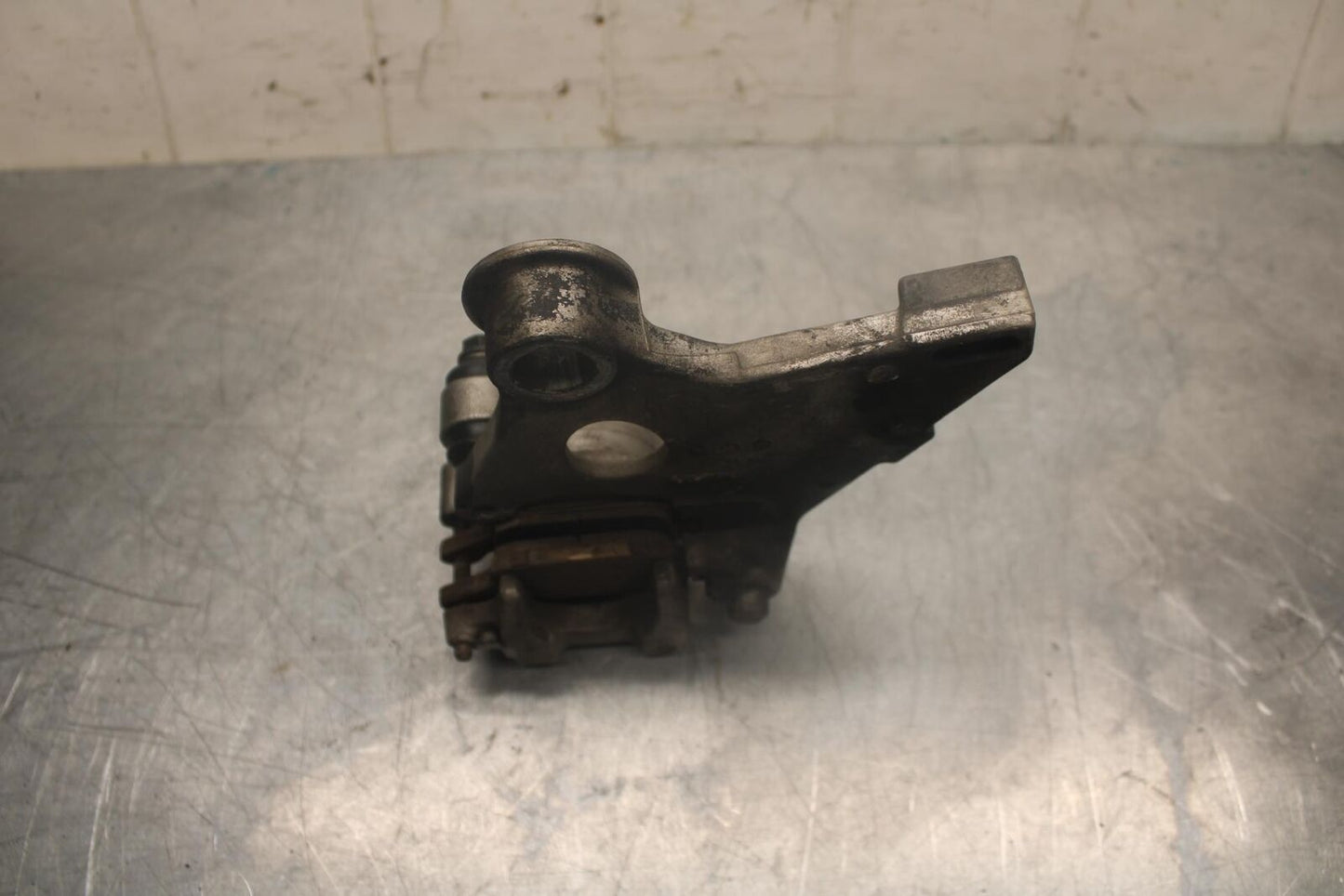 98-99 HONDA CBR900RR REAR BACK BRAKE CALIPER W MOUNT BRACKET BB458