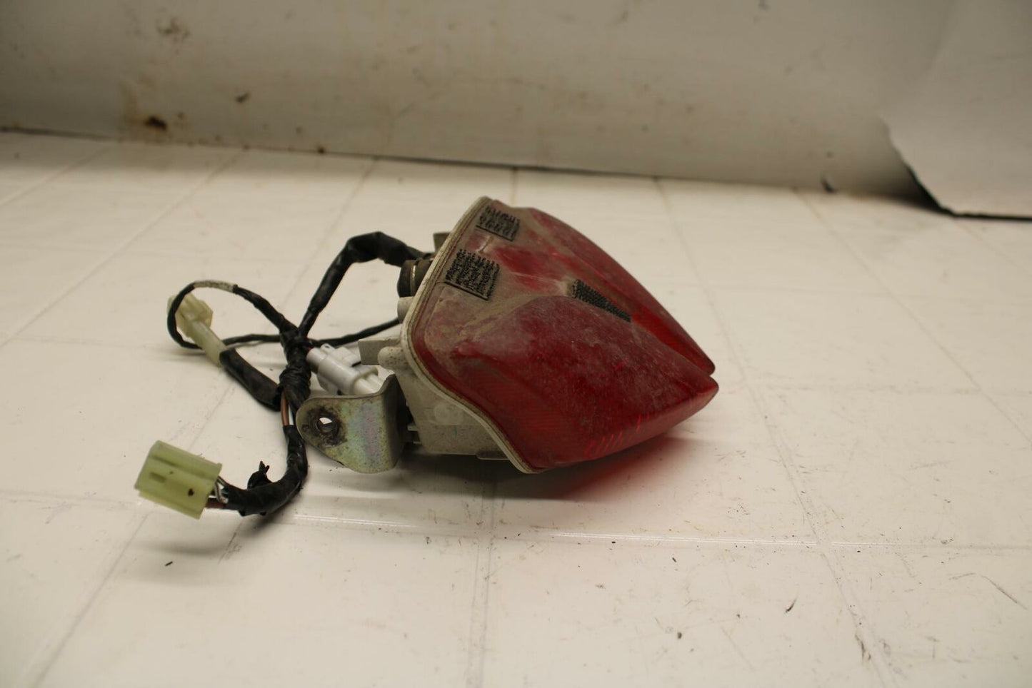 08-10 SUZUKI GSXR750 REAR TAIL TAILLIGHT BACK BRAKE LIGHT BB396
