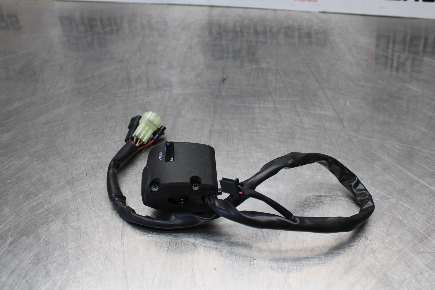 21-23 KAWASAKI NINJA ZX6R LEFT CLIP ON HANDLE HORN SIGNALS SWITCH SWITCHES BB179