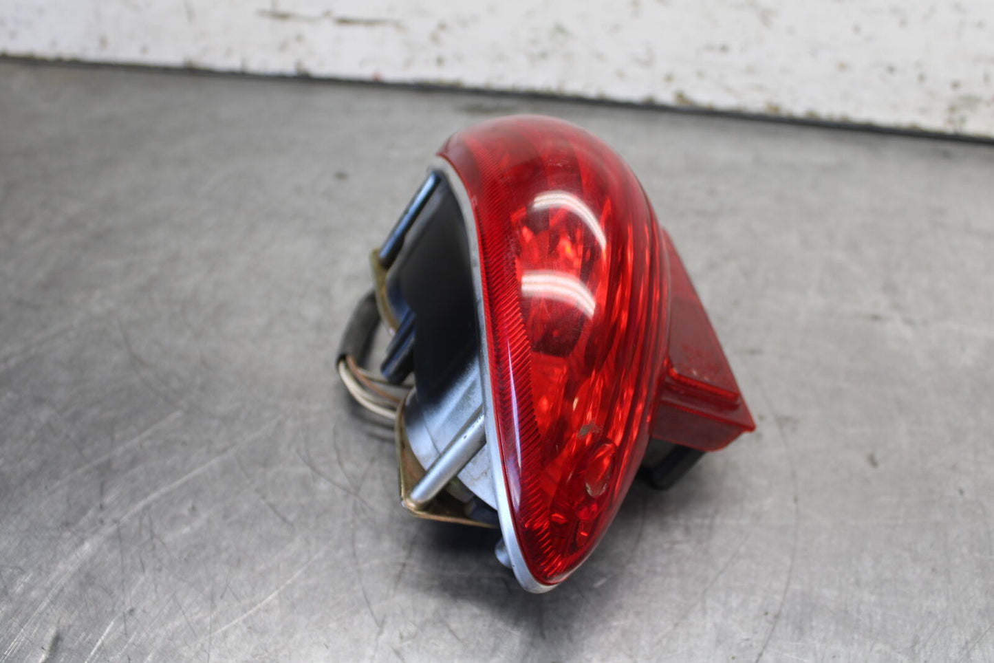 04-05 SUZUKI KATANA 750 GSX750F REAR TAIL TAILLIGHT BACK BRAKE LIGHT BB110