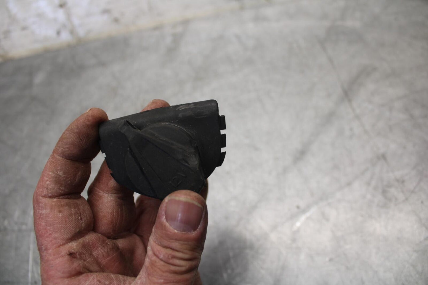 22 KTM 890 ADVENTURE AUX POWER PLUG BB514