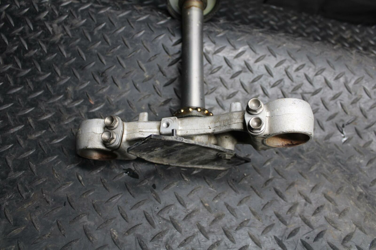 03 SUZUKI SV650S FRONT FORKS CLAMP LOWER TRIPLE TREE STEM 51410-17G20 BB219