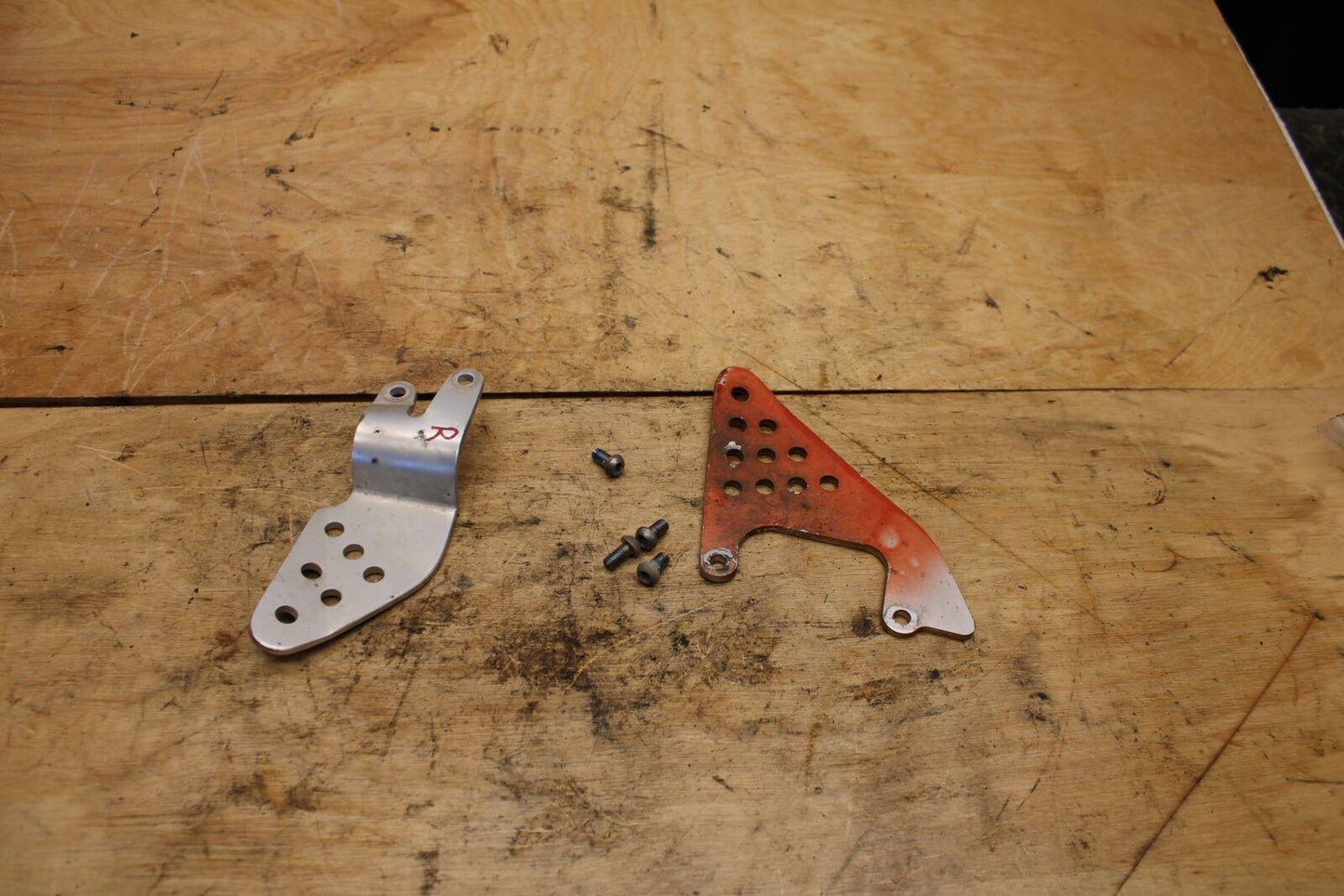 00-01 YAMAHA YZF R6 LEFT & RIGHT REARSET REAR SET HEEL GUARD COVER BB327