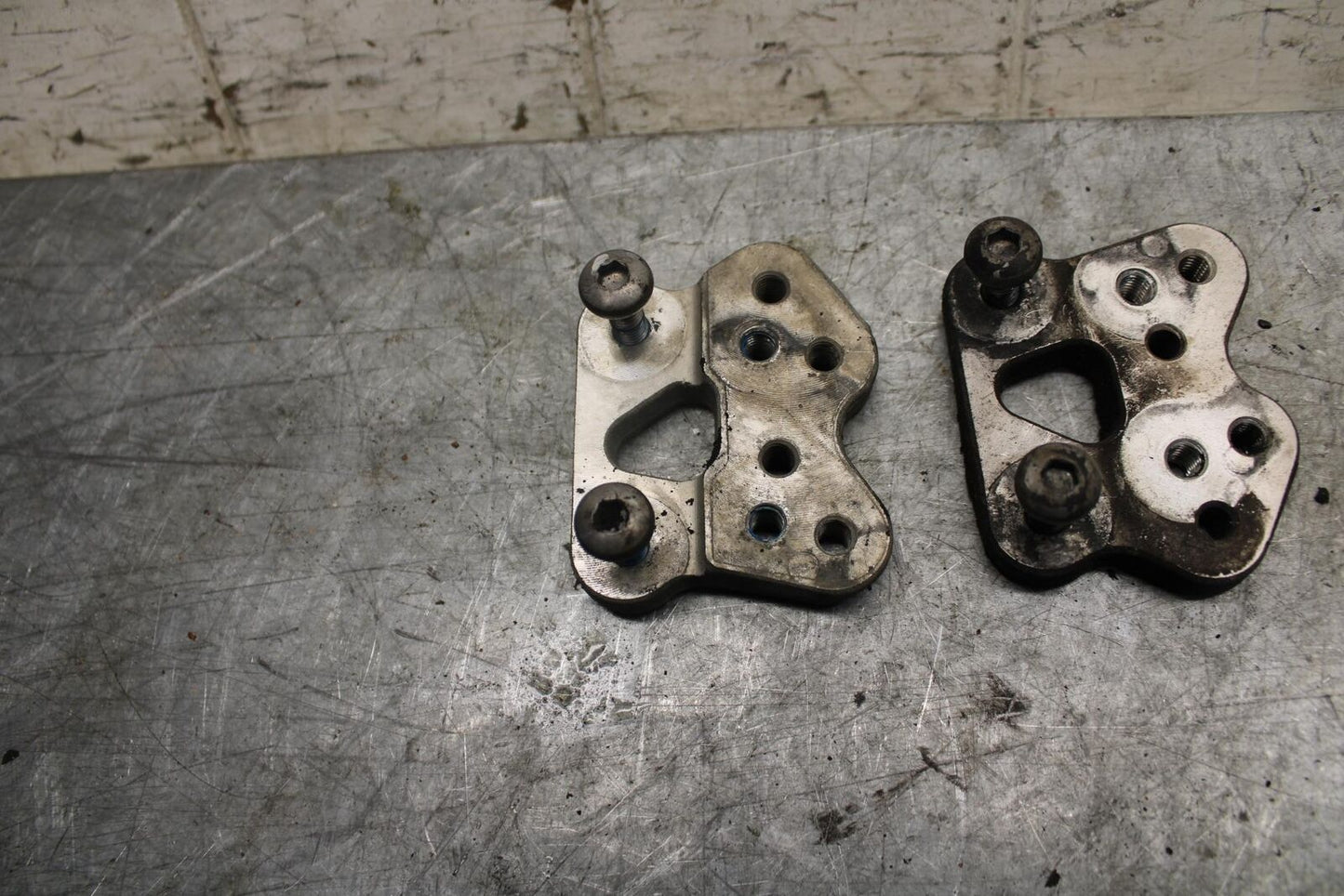 2007 Suzuki GSXR600 LEFT RIGHT REARSET REAR SET DRIVER PEG BRACKETS MOUNTS BB540