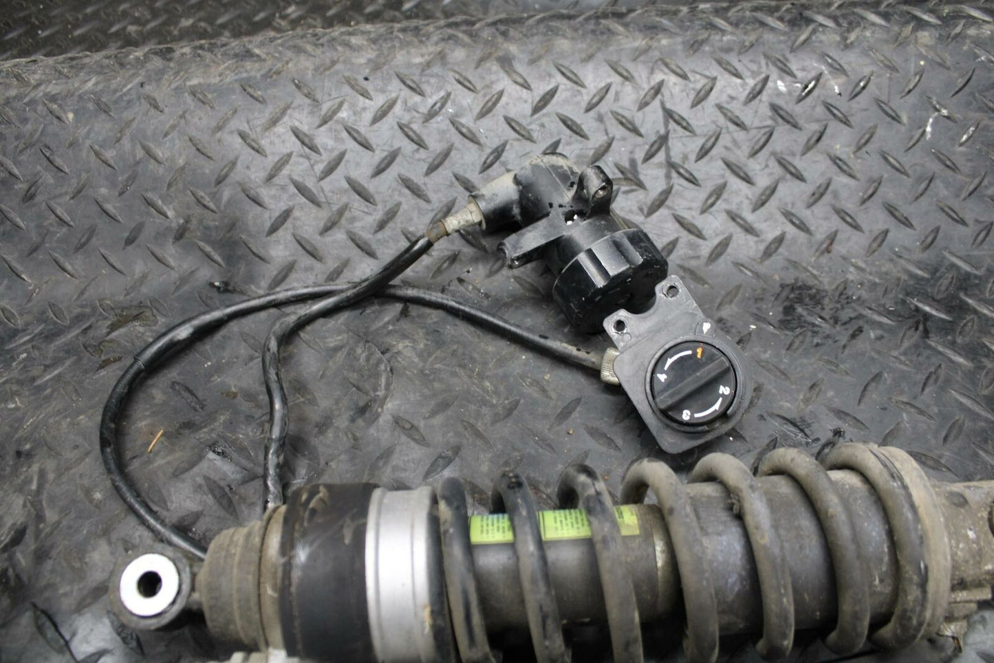 86 SUZUKI GS750ES REAR BACK SHOCK ABSORBER SUSPENSION BB233