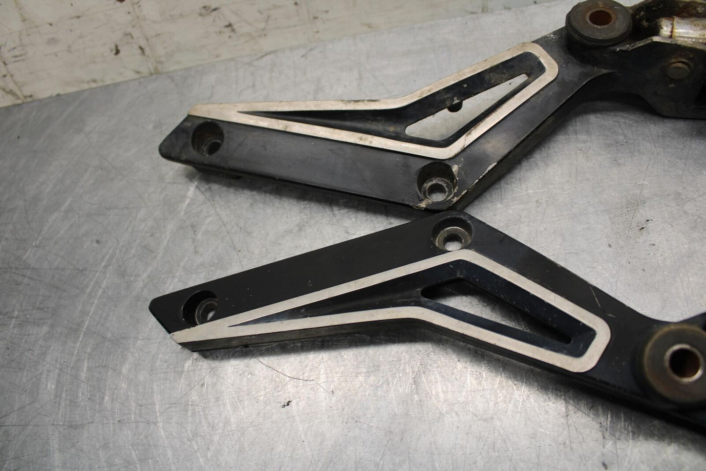 84-85 HONDA V65 SABRE REAR BACK PASSENGER PEG SET PAIR BB05