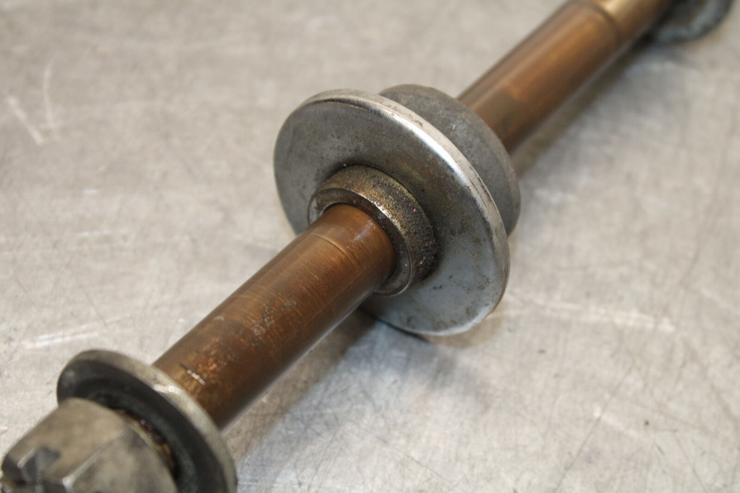 85-86 SUZUKI MADURA 1200 REAR AXLE BACK WHEEL RIM PIVOT BOLT AXEL BB691