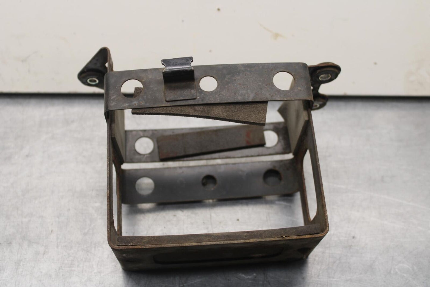 80-83 SUZUKI GS750E BATTERY BOX TRAY BB82