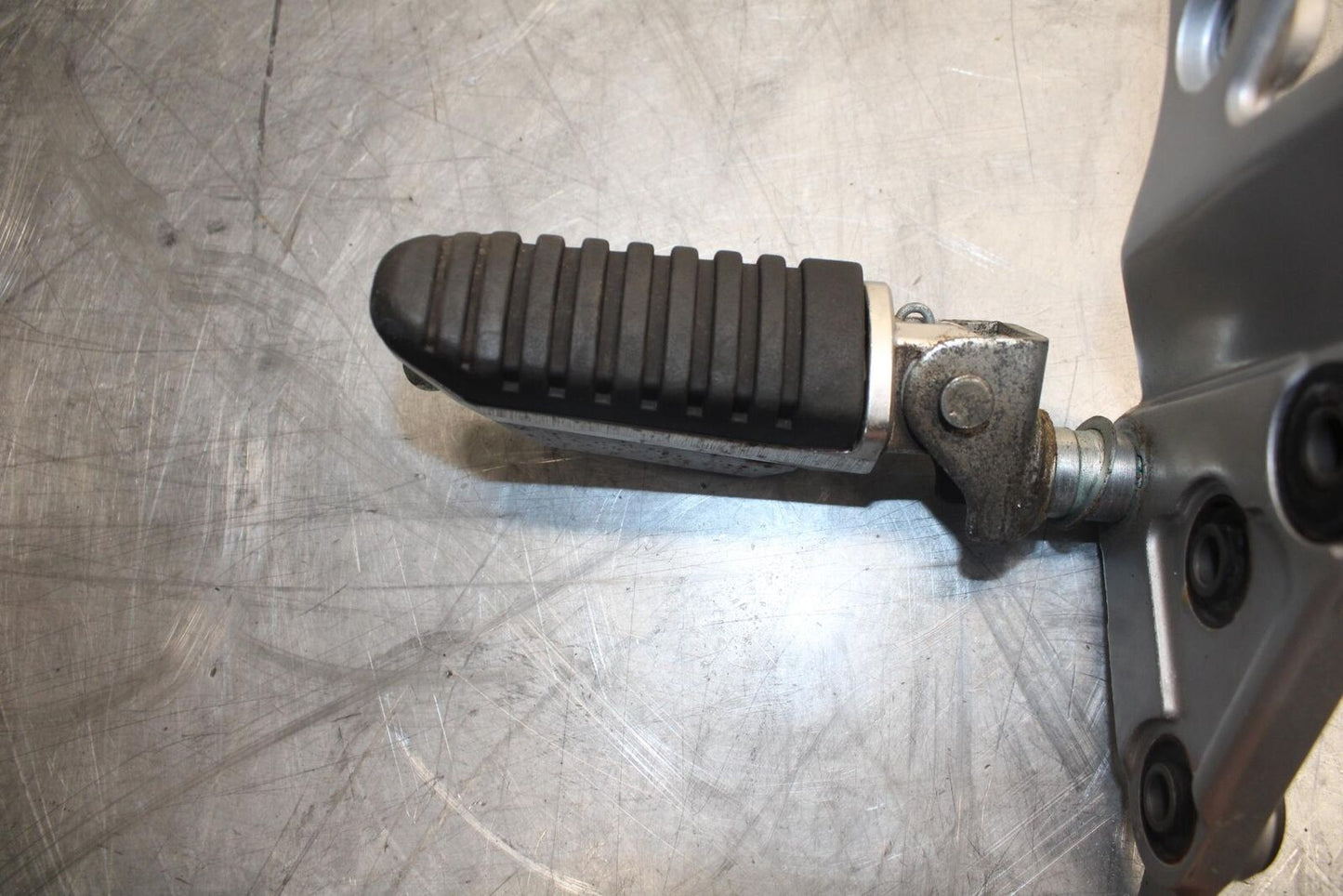 2016 Suzuki Bandit GSF1250SA ABS RIGHT REARSET REAR SET DRIVER FOOT PEG BB509