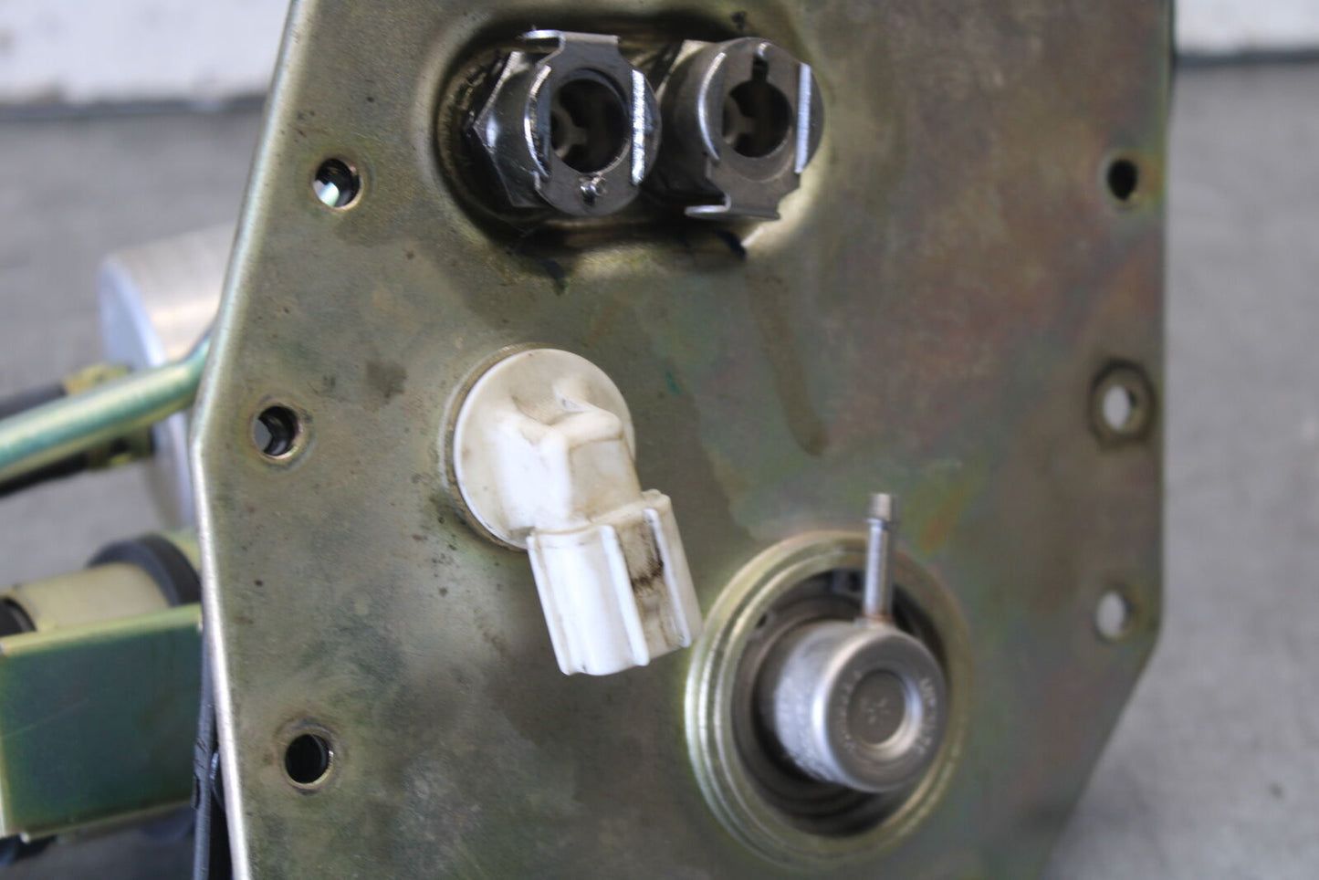 01-06 TRIUMPH TIGER 955I FUEL PUMP GAS PETROL SENDER UNIT BB693