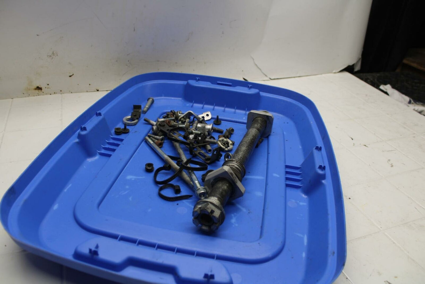 04-05 SUZUKI GSXR600 HARDWARE BB18