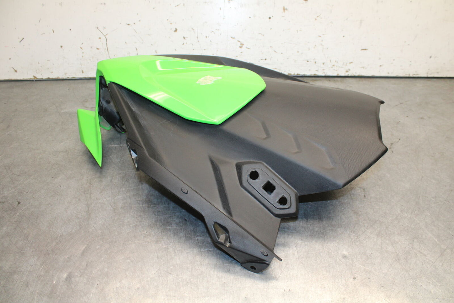 18-24 KAWASAKI NINJA 650 FRONT CENTER COWL FAIRING BB725
