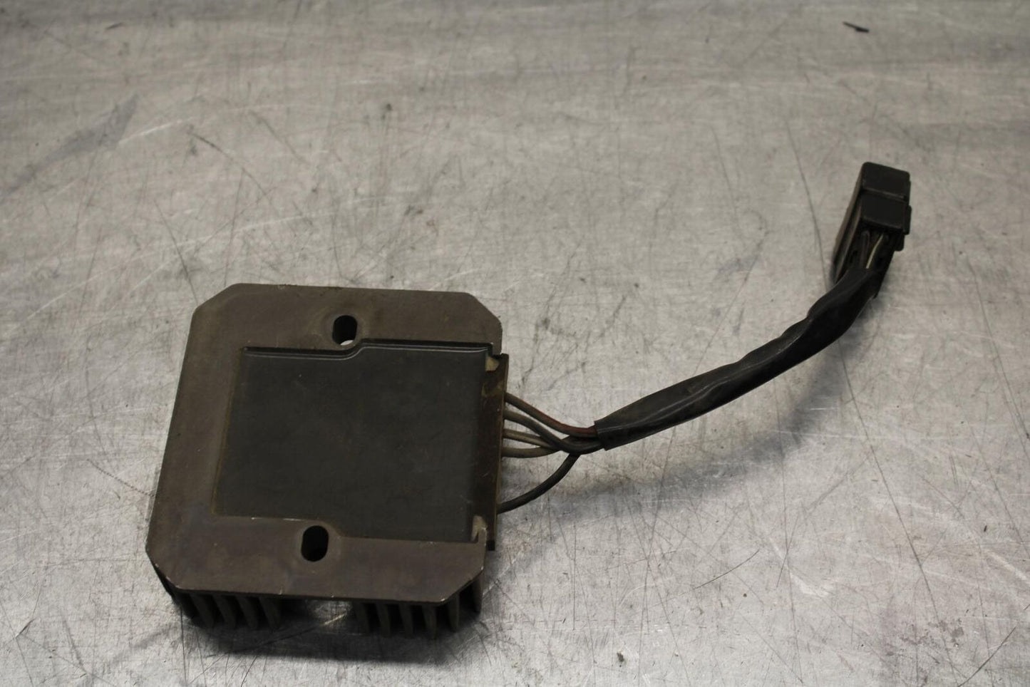 2004 Suzuki Intruder 1500 VL1500 RECTIFIER VOLTAGE REGULATOR 32800-44D11 BB573