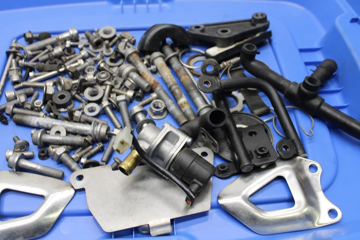 08-11 TRIUMPH SPEED TRIPLE LEFTOVER MOUNTING BOLTS HARDWARE MOTOR SCREWS BB102