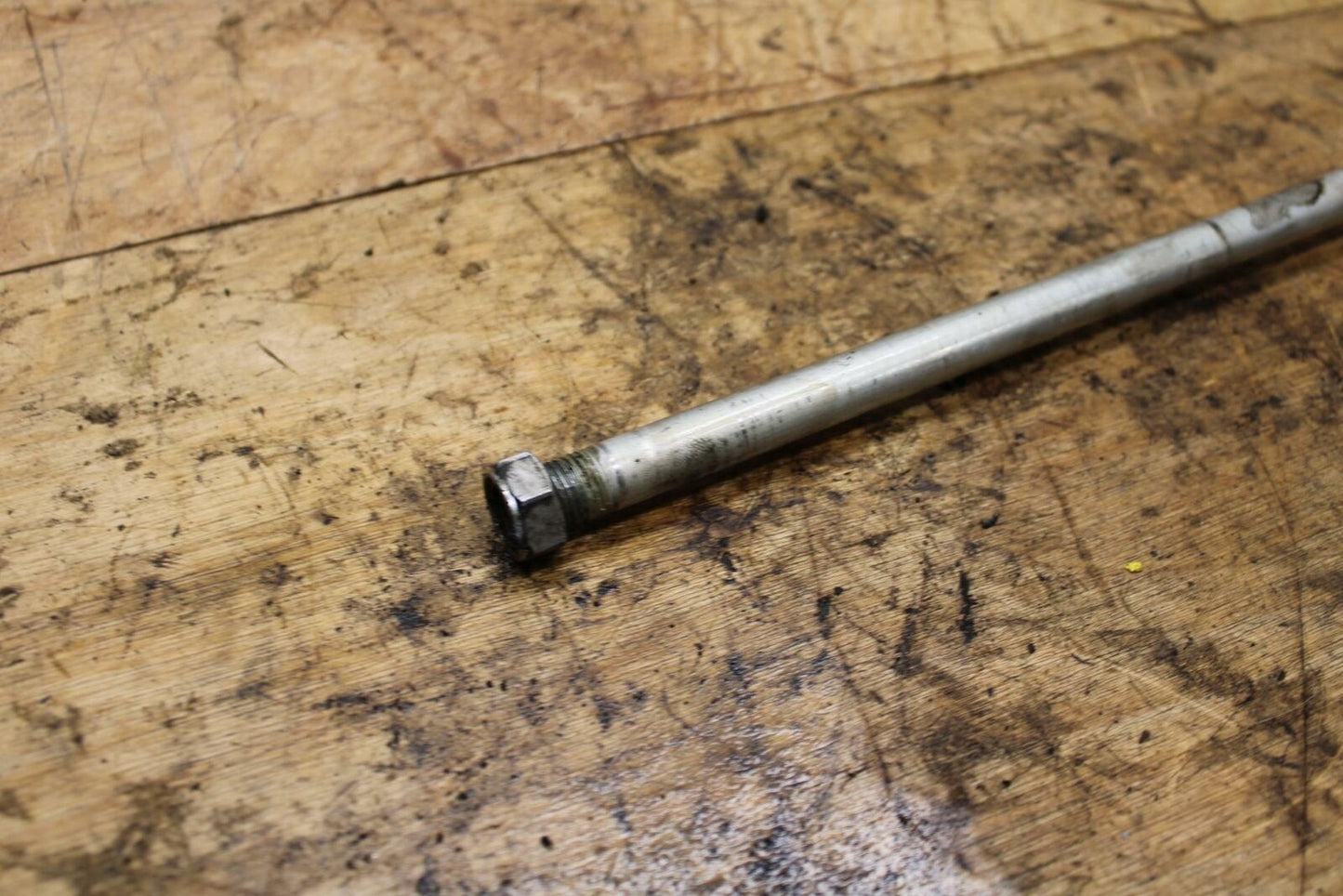 04-09 SUZUKI GS500F FRONT WHEEL RIM AXLE PIVOT BOLT BB335
