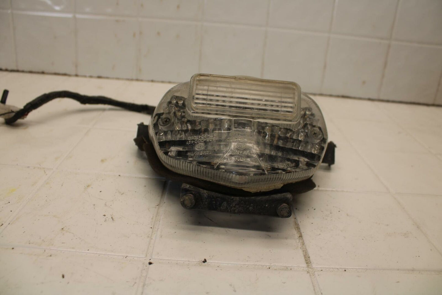 01-02 SUZUKI GSXR750 REAR TAIL TAILLIGHT BACK BRAKE LIGHT BB402