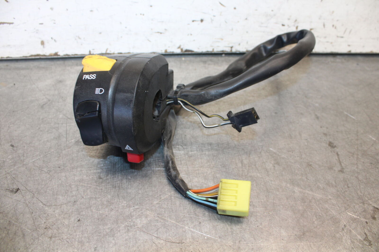 04 SUZUKI GSXR600 LEFT CLIP ON HORN SIGNALS SWITCH SWITCHES 37400-29G11 BB676