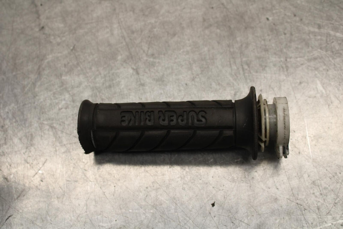 01-03 SUZUKI GSXR600 RIGHT THROTTLE GRIP BB639