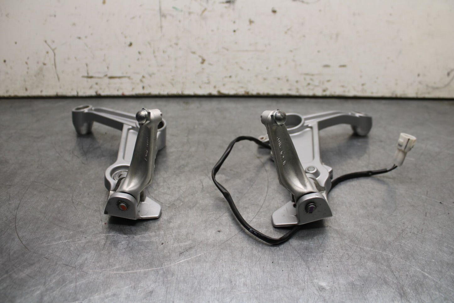 21-24 APRILIA TUONO 660 FACTORY RIGHT LEFT REARSETS REAR SET FOOT PEGS BB733