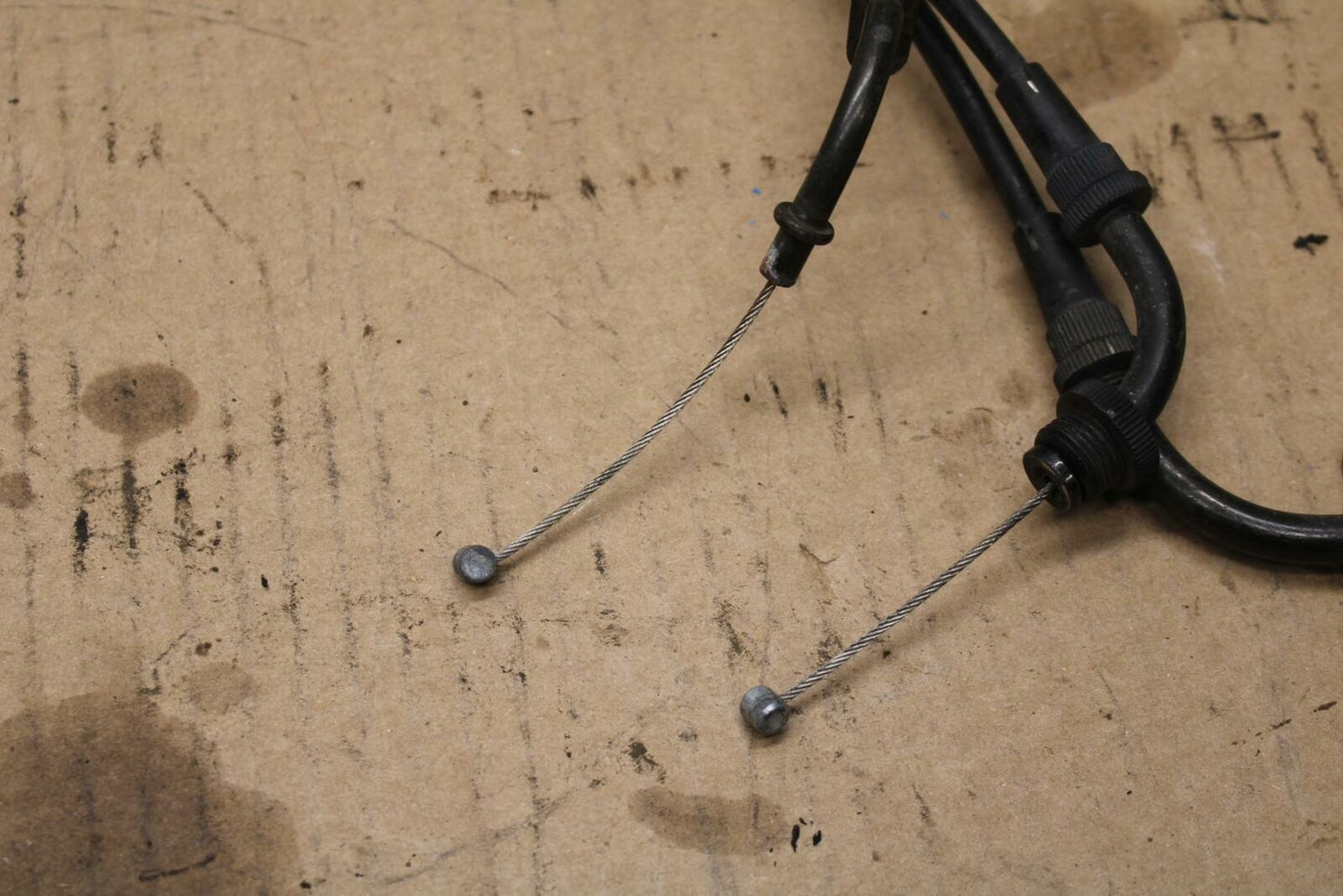 01 SUZUKI GSXR1000 THROTTLE CABLES LINES BB155b