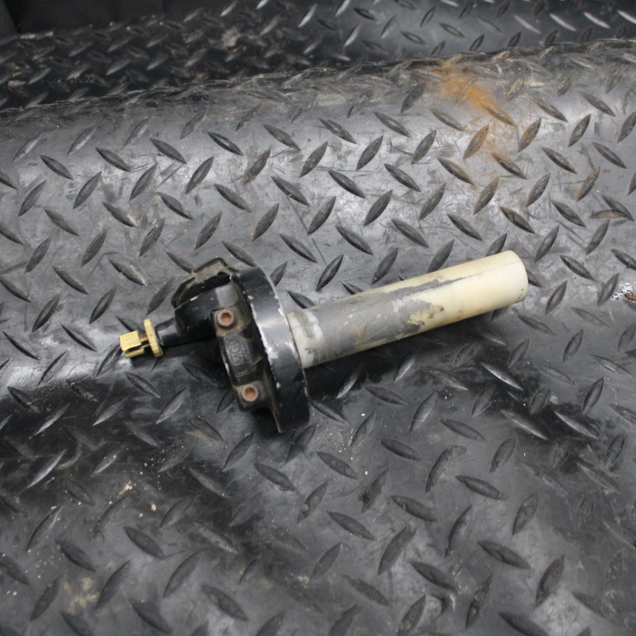 85-86 SUZUKI QUADRACER 250 RIGHT THROTTLE GRIP BB210