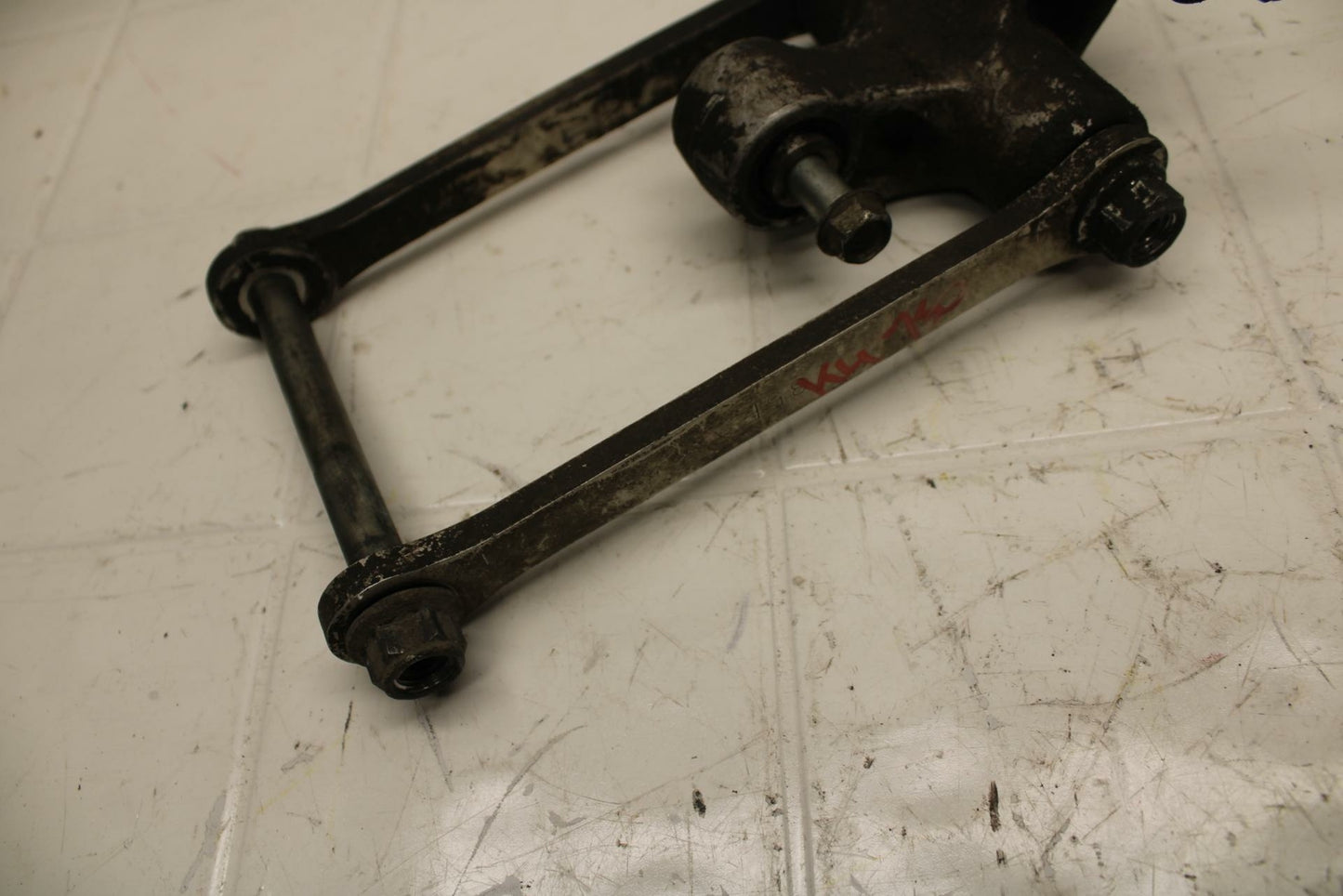 04-05 SUZUKI GSXR750 REAR DOGBONE SHOCK LINKAGE LINK 62600-35880 BB11