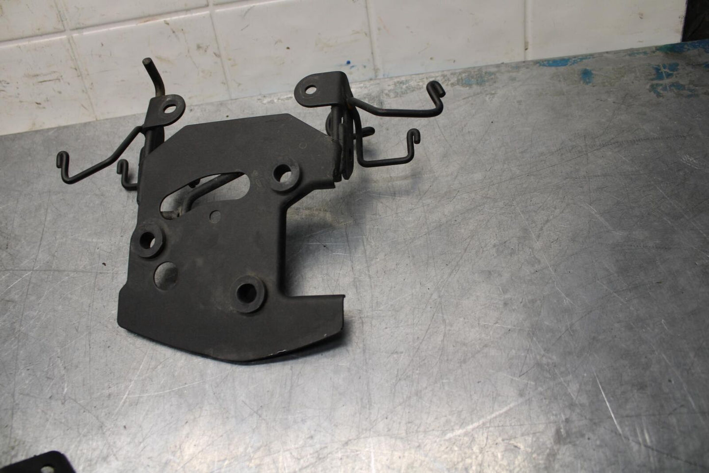 17-20 KAWASAKI Z125 PRO UPPER FAIRING MIRROR GAUGES STAY BRACKET BB74