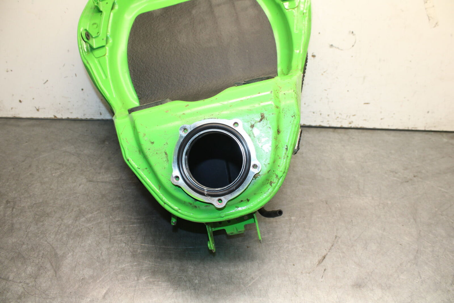 24-25 KAWASAKI NINJA ZX6R GAS TANK FUEL CELL PETROL RESERVOIR BB726