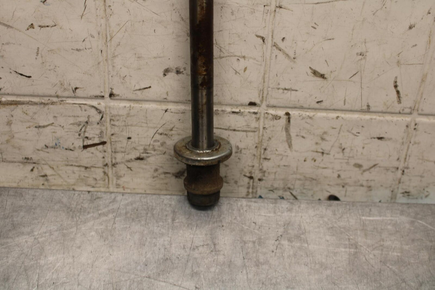 75 SUZUKI GT 550 FRONT WHEEL RIM AXLE PIVOT BOLT BB67
