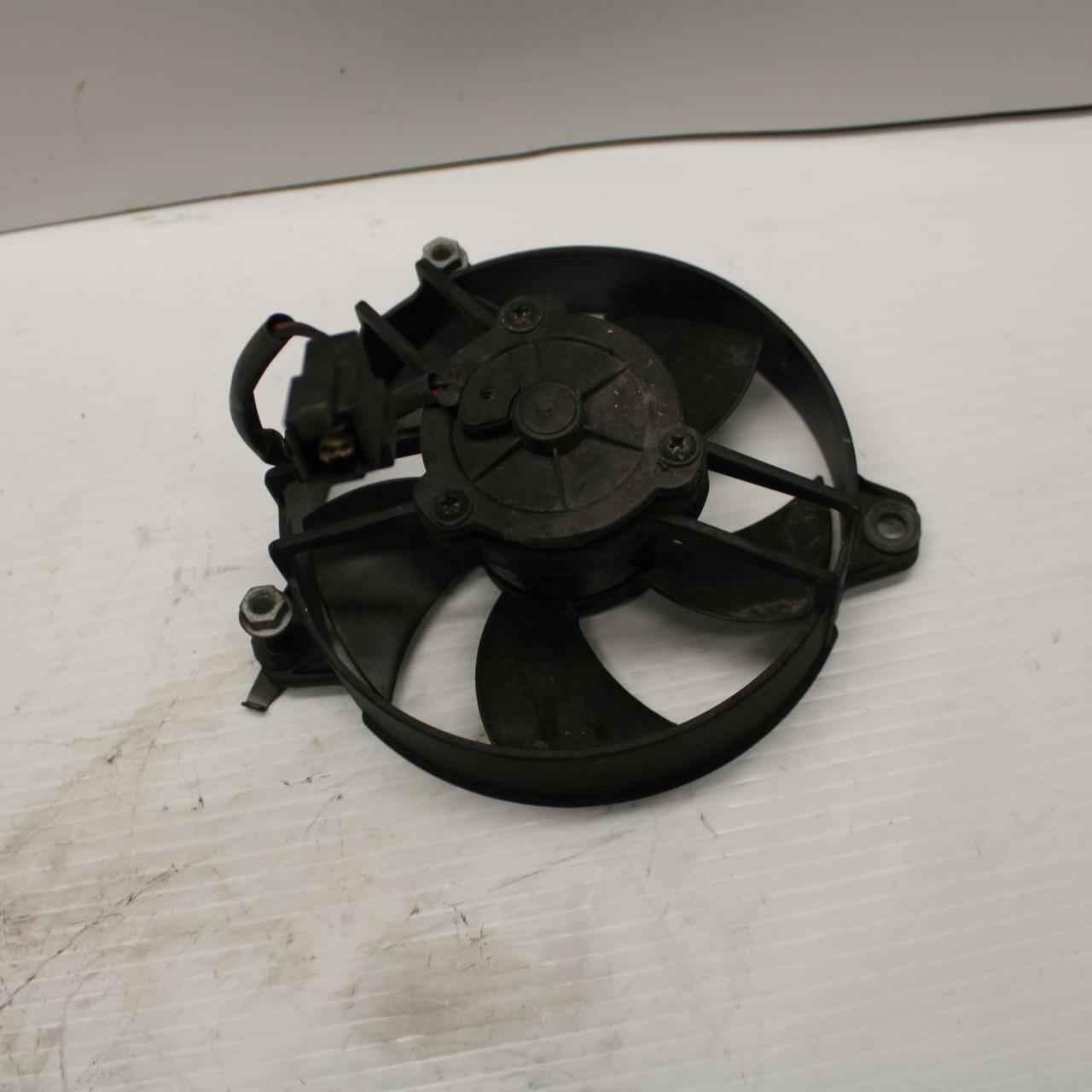 18-20 HUSQVARNA VITPILEN 401 ENGINE RADIATOR COOLING FAN BB248