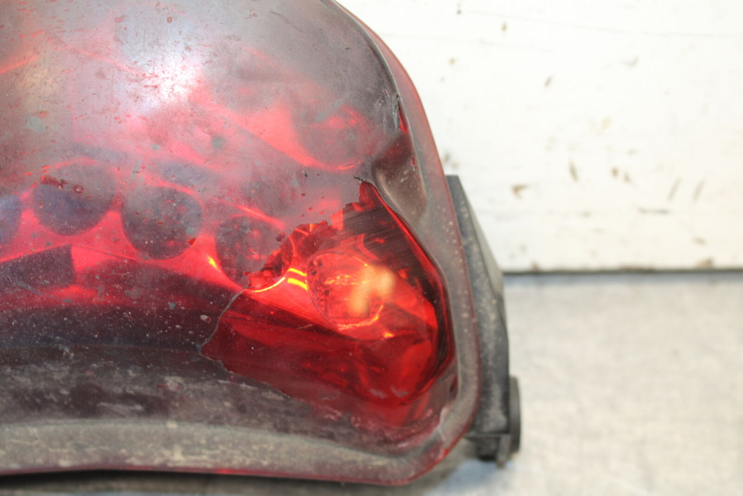 04-05 SUZUKI GSXR600 REAR TAIL TAILLIGHT BACK BRAKE LIGHT 35710-29G30 BB658
