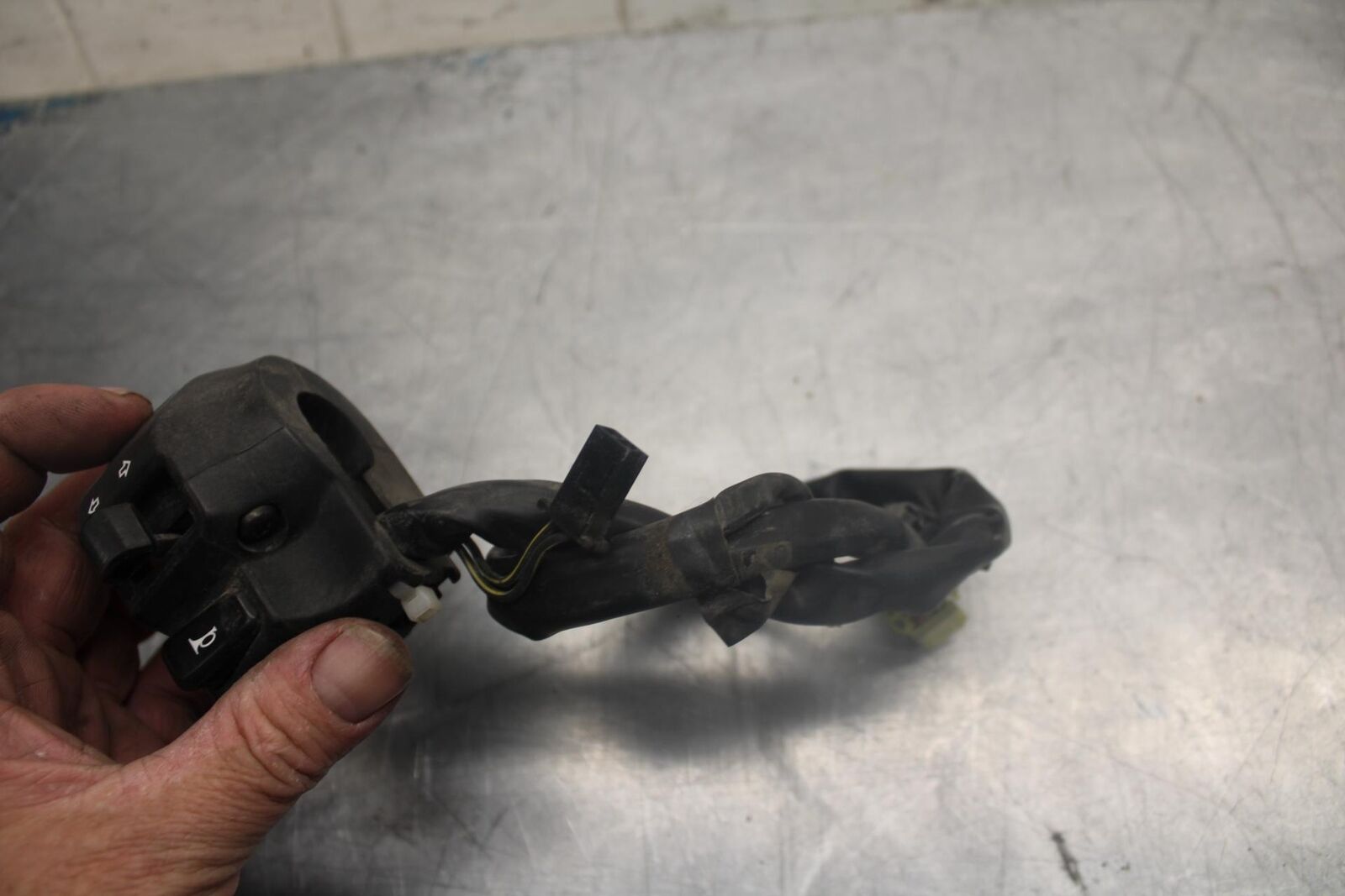 03-04 SUZUKI GSXR1000 LEFT CLIP ON HANDLE HORN SIGNALS SWITCH SWITCHES BB459