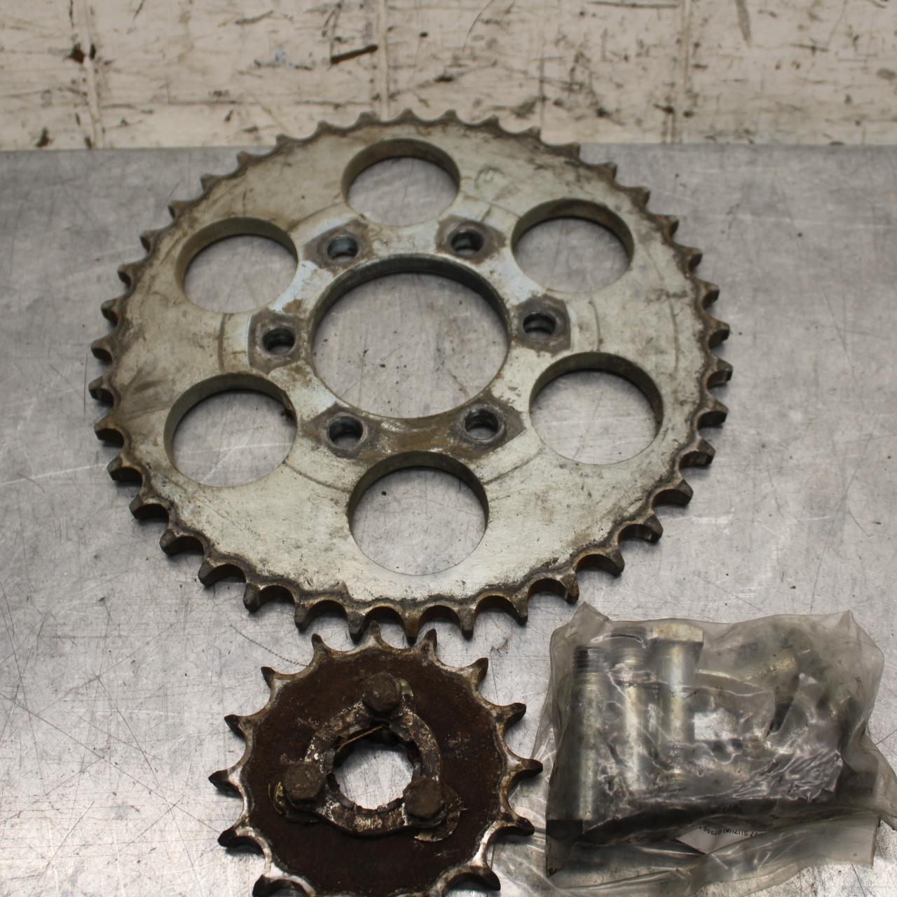 75 SUZUKI GT 550 FRONT AND REAR BACK SPROCKET BB67
