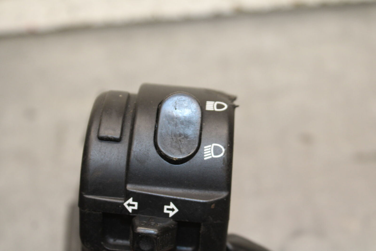 03-04 TRIUMPH DAYTONA 600 LEFT CLIP ON HANDLE HORN SIGNALS SWITCH SWITCHES BB745