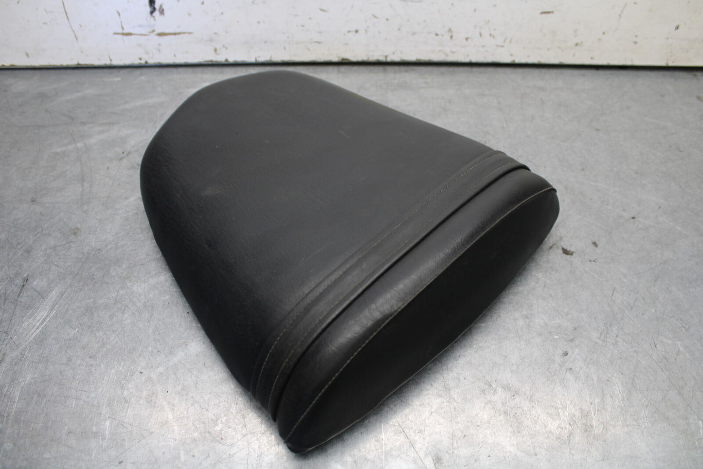 04-05 SUZUKI GSXR600 REAR BACK PASSENGER TANDEM SEAT PAD SADDLE PILLION BB658