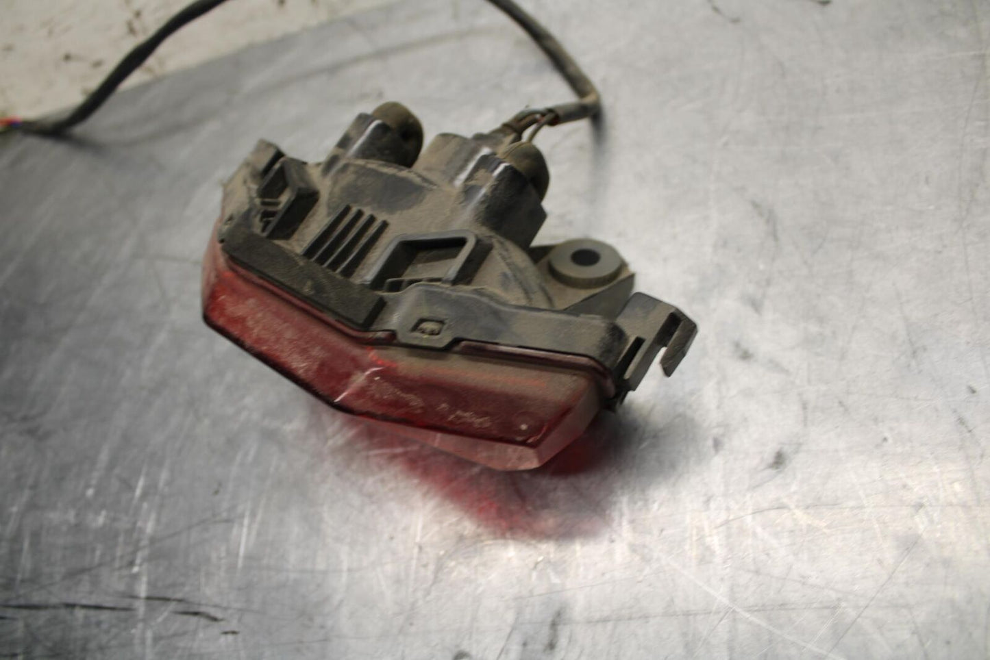 17 KAWASAKI VERSYS-X 300 REAR TAIL TAILLIGHT BACK BRAKE LIGHT BB504