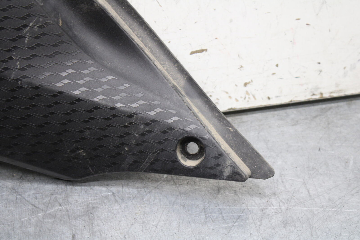 19-24 YAMAHA R3 LEFT FRONT SIDE SEAT SADDLE PANEL TRIM COWL FAIRING BB736