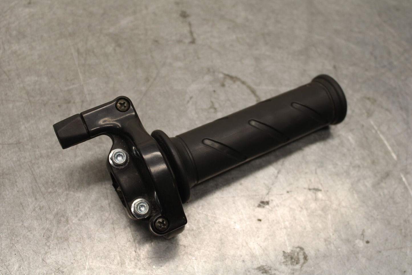06-07 DUCATI MONSTER 695 THROTTLE CABLE LINE HOUSING GUIDE BB674