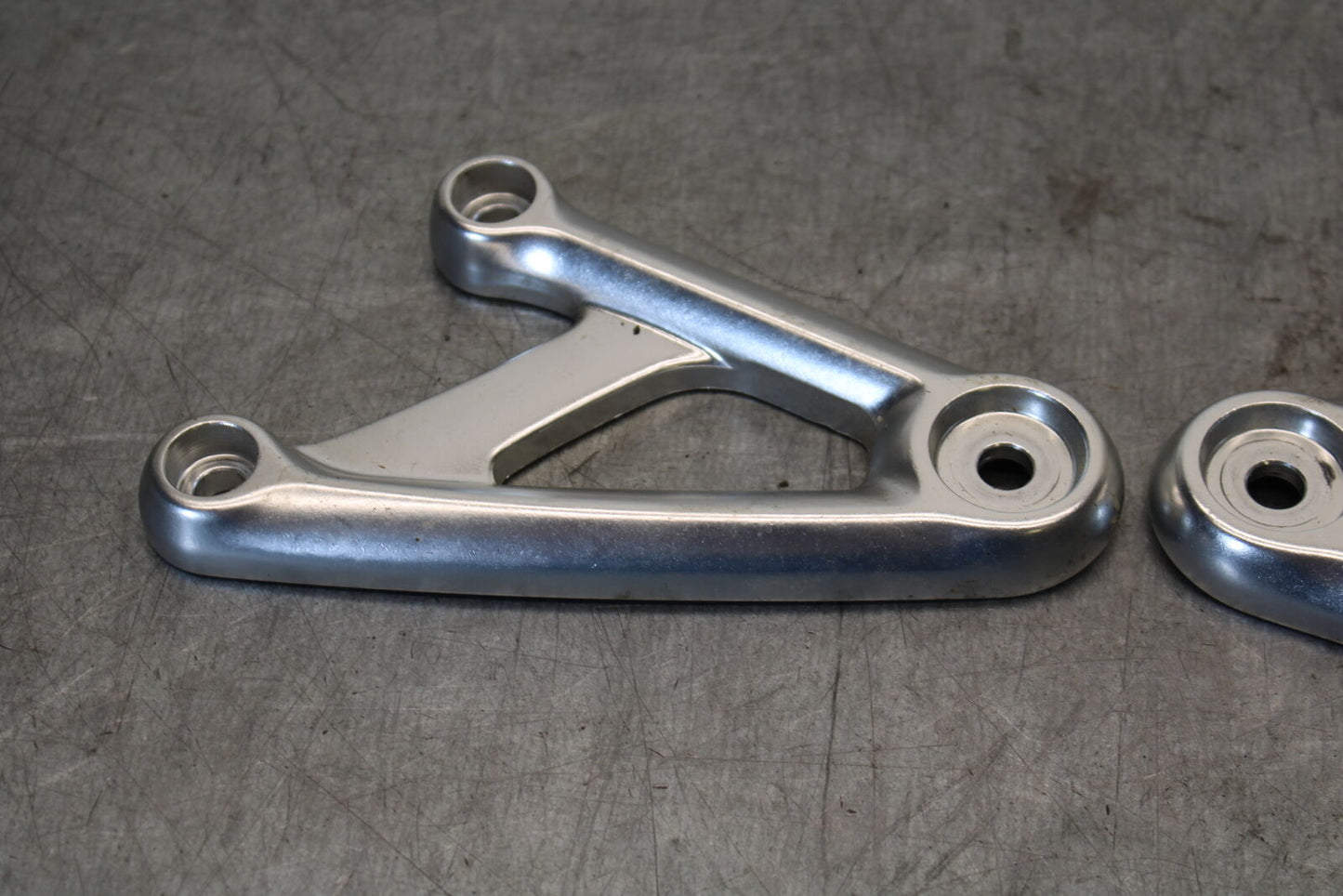 19-21 TRIUMPH SPEED TWIN 1200 FRONT HEADLIGHT HEAD LIGHT BRACKET BB653