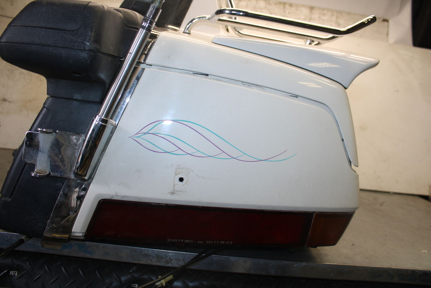 93-00 HONDA GOLDWING 1500 GL1500SE REAR TRUNK COMPARTMENT BB700