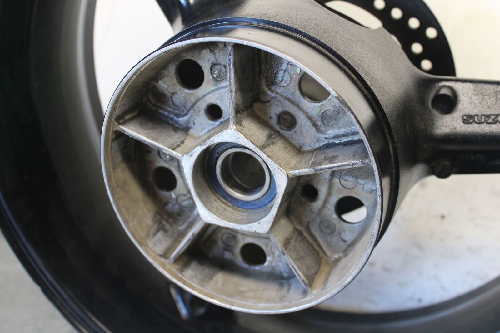 01-02 SUZUKI GSXR1000 REAR WHEEL BACK RIM BB73