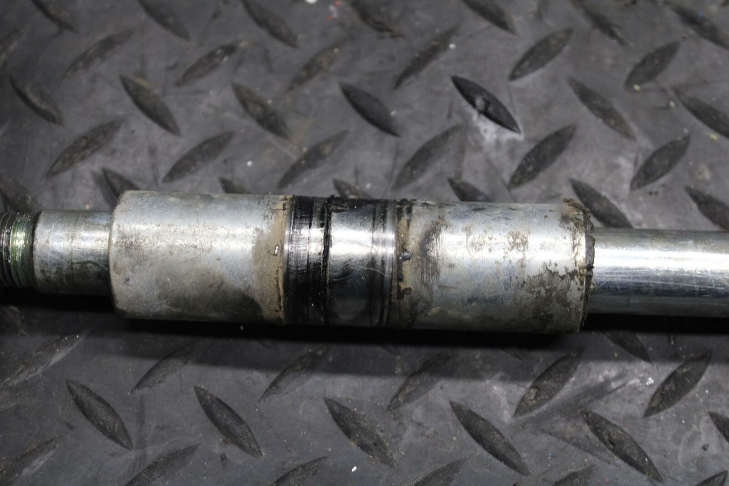 05-06 KAWASAKI VULCAN 1500 VN1500 CLASSIC FRONT WHEEL RIM AXLE PIVOT BOLT BB220