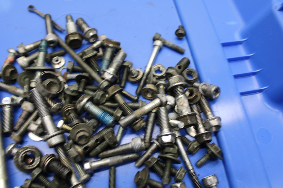2001 Suzuki GSXR600 BOLTS HARDWARE MISCELLANEOUS SCREWS BB59