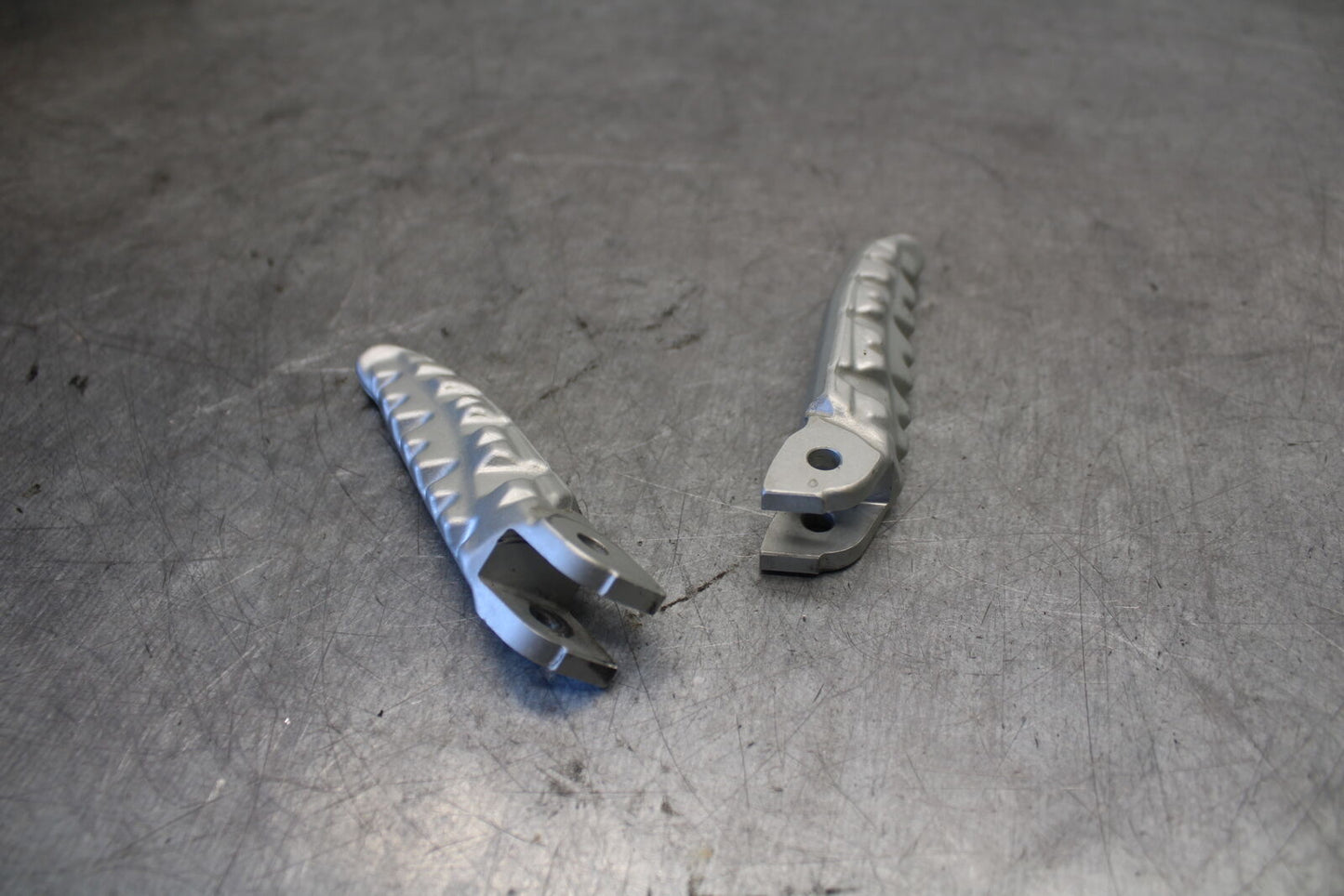 07-08 DUCATI 1098 FRONT FOOT RESTS PEGS STEPS SET PAIR BB699