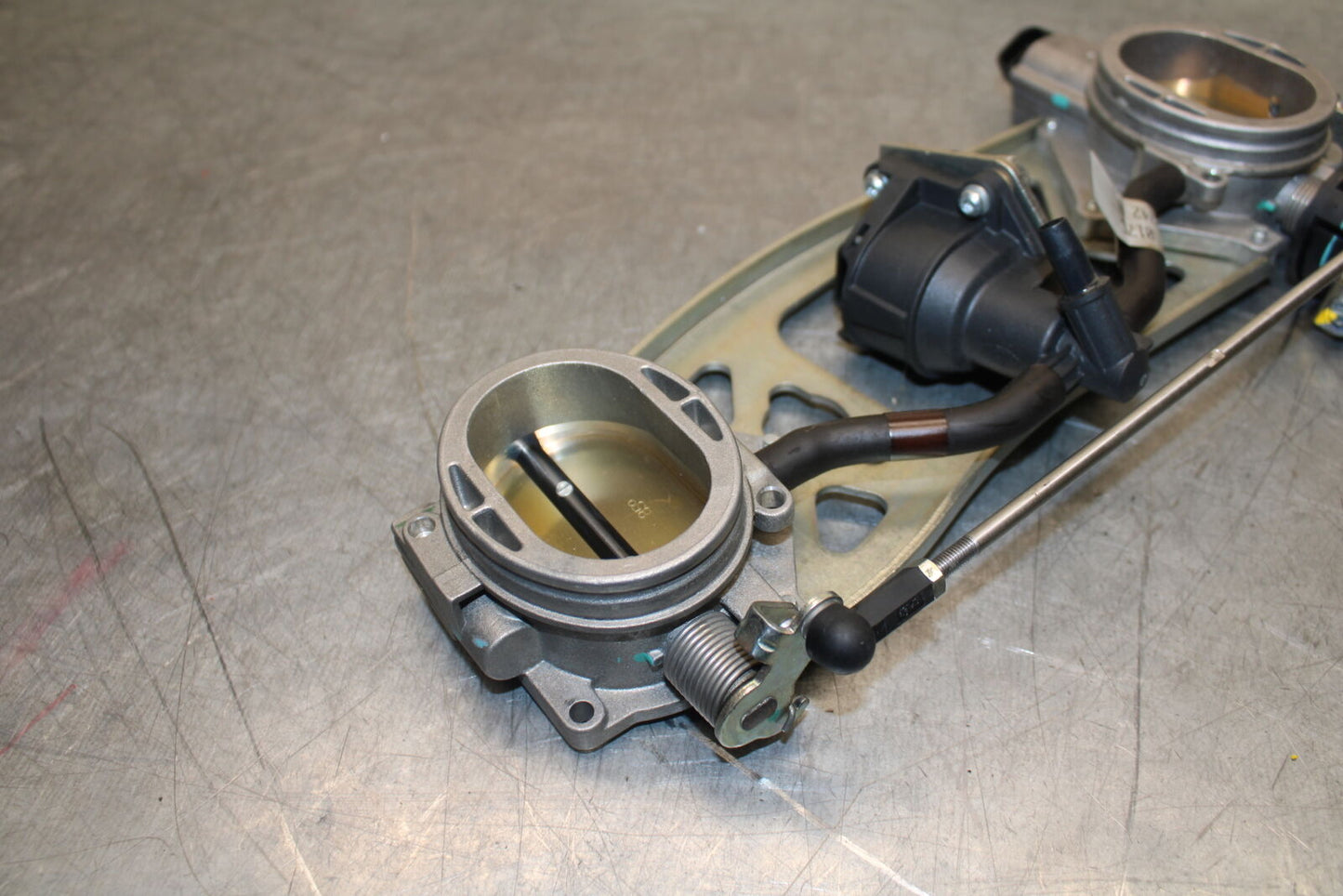 09-11 DUCATI 1198 THROTTLE BODIES BB705