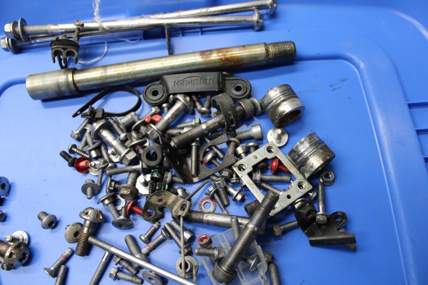 14-15 TRIUMPH STREET TRIPLE R ENGINE MOUNTING BOLTS HARDWARE MOTOR SCREWS BB441