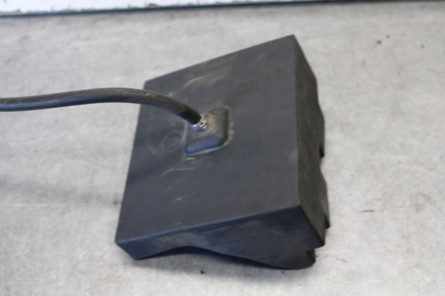 06-07 DUCATI MONSTER 695 REAR BACK TAIL UNDERTAIL BATTERY TRAY PLASTIC BB674
