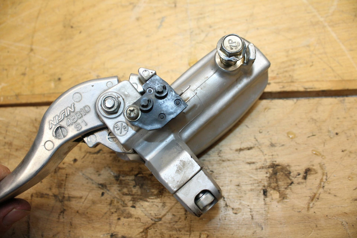 09-10 SUZUKI BOULEVARD M109R FRONT BRAKE MASTER CYLINDER w/ LEVER BB318