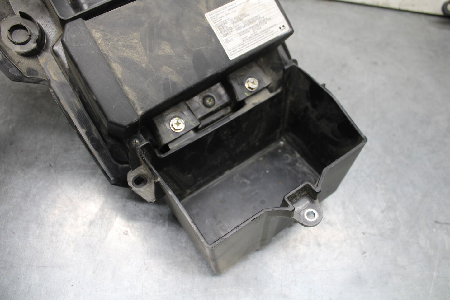 18-24 KAWASAKI NINJA 650 REAR BACK TAIL UNDERTAIL BATTERY TRAY PLASTIC BB725