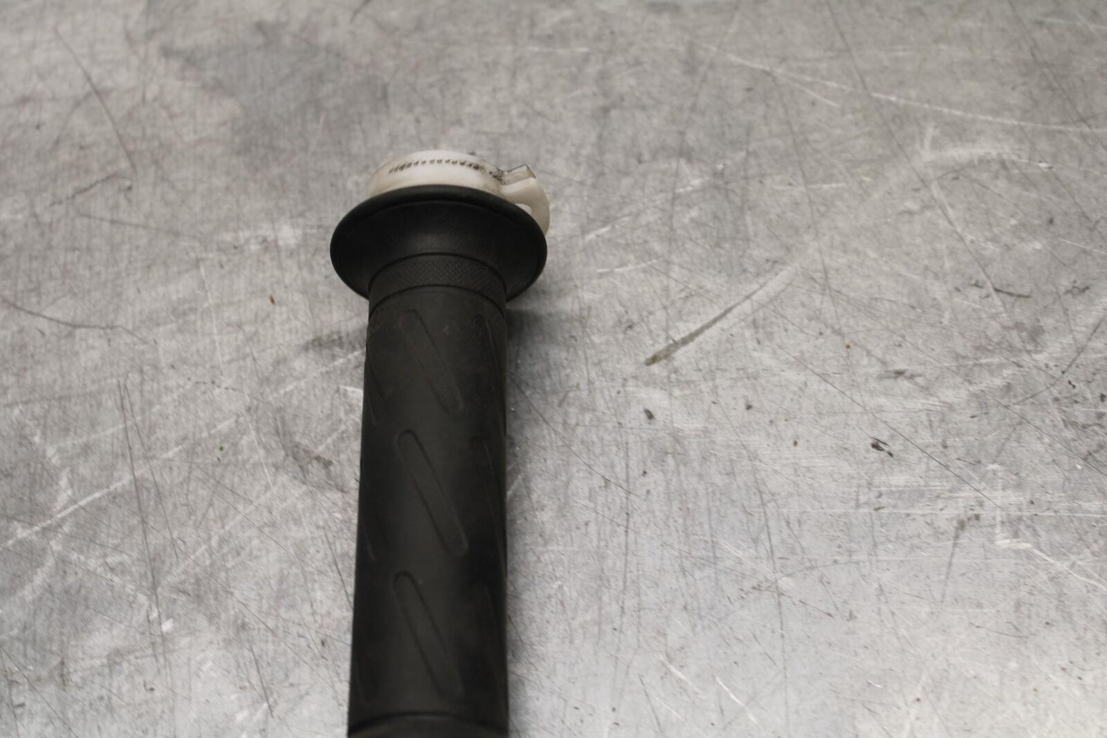 01-03 SUZUKI GSXR600 RIGHT THROTTLE GRIP BB633